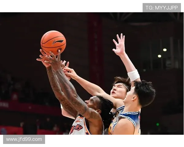 上海篮球队转型之路的纪实与反思:从辉煌到重生的奋斗历程 上海篮球队转型之路的纪实与反思:从辉煌到重生的奋斗历程