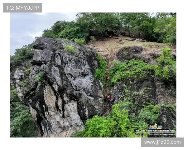 南京攀岩队状态引发热议运动员表现与训练方式成焦点讨论 南京攀岩队状态引发热议运动员表现与训练方式成焦点讨论