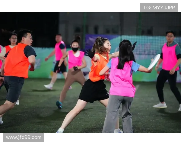 南京飞盘队与重庆飞盘队赛后复盘探讨灵活性与战术调整的关键因素 南京飞盘队与重庆飞盘队赛后复盘探讨灵活性与战术调整的关键因素