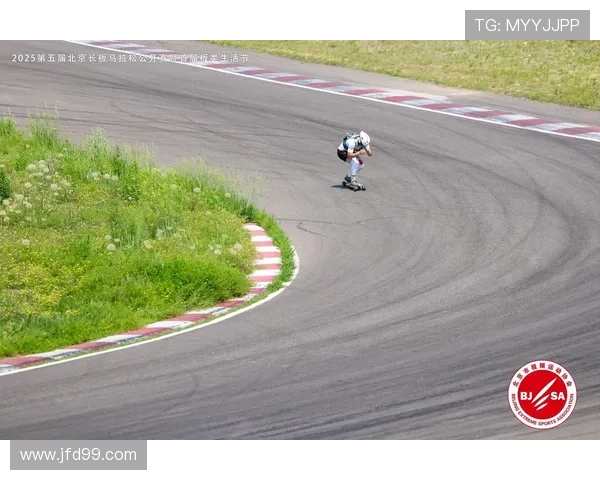 武汉城市马拉松评析滑板队节奏表现与城市活力的完美结合