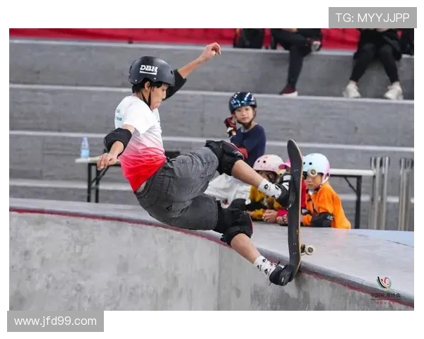 武汉滑板队荣登全国滑板意识排行榜第九名展现青春活力与竞技精神 武汉滑板队荣登全国滑板意识排行榜第九名展现青春活力与竞技精神