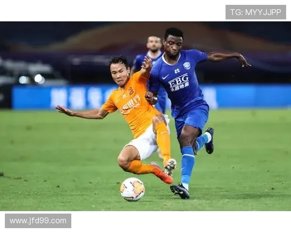 浙江卓尔迎战武汉球队全力争胜展现足球激情与团队精神 浙江卓尔迎战武汉球队全力争胜展现足球激情与团队精神