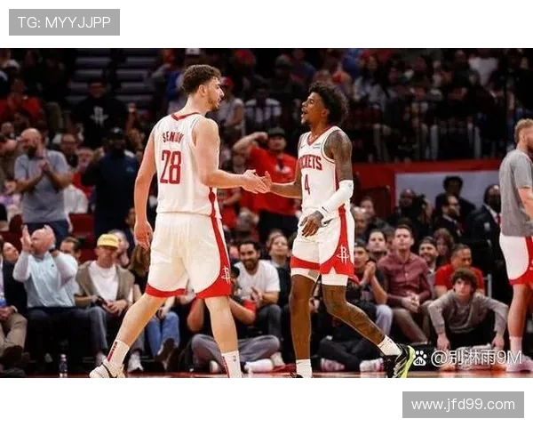 火箭队与黄蜂队激战三月十二日精彩对决全场回顾与精彩瞬间解析 火箭队与黄蜂队激战三月十二日精彩对决全场回顾与精彩瞬间解析