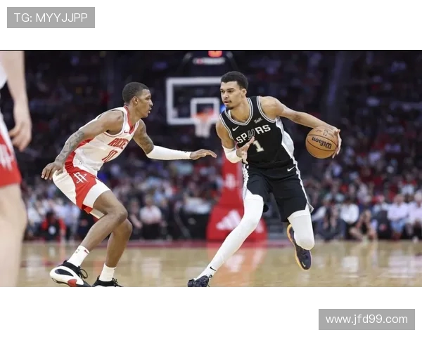 马刺与火箭激战天王山之战谁能夺得关键胜利引发球迷热议 马刺与火箭激战天王山之战谁能夺得关键胜利引发球迷热议