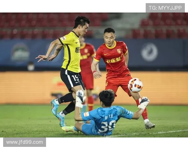 广州足球队的灵活性探讨与战术创新之路