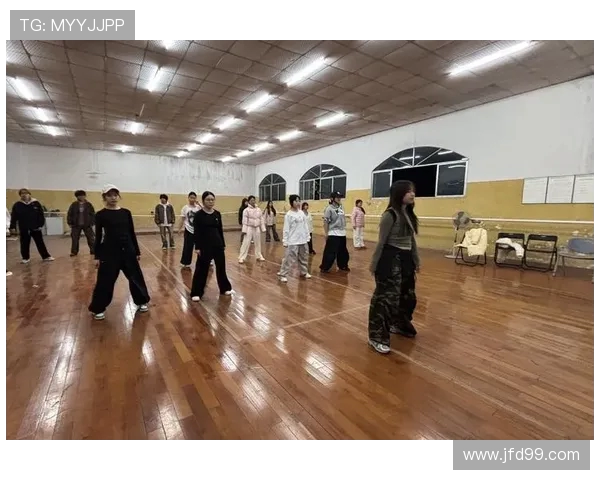 深圳街舞队的节奏魅力与文化碰撞深度解析 深圳街舞队的节奏魅力与文化碰撞深度解析