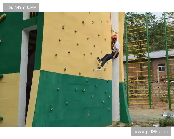 重庆攀岩队团队协作探秘:如何在高空中实现完美配合与信任 重庆攀岩队团队协作探秘:如何在高空中实现完美配合与信任