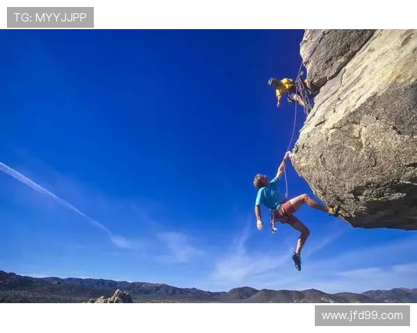 上海极限运动队勇闯攀岩联赛展现逆袭精神与团队力量 上海极限运动队勇闯攀岩联赛展现逆袭精神与团队力量